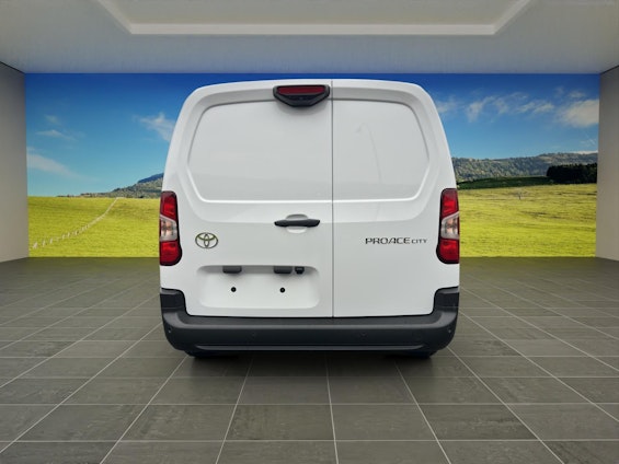 Vehicle image 3 Vehicle image 3