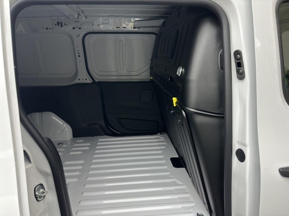 Vehicle image 14 Vehicle image 14