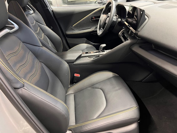 Vehicle image 11