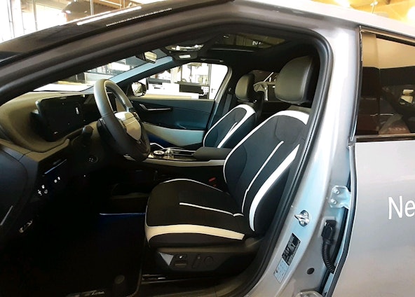 Vehicle image 27 Vehicle image 27