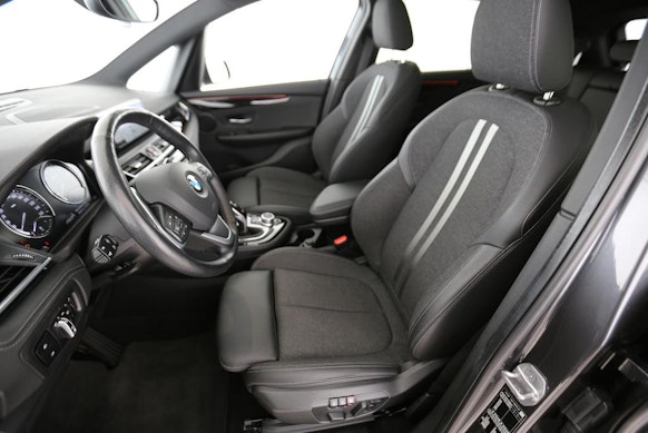 BMW 220i Active Tourer 2