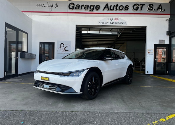 First vehicle image First vehicle image