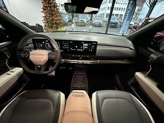 Vehicle image 9 Vehicle image 9