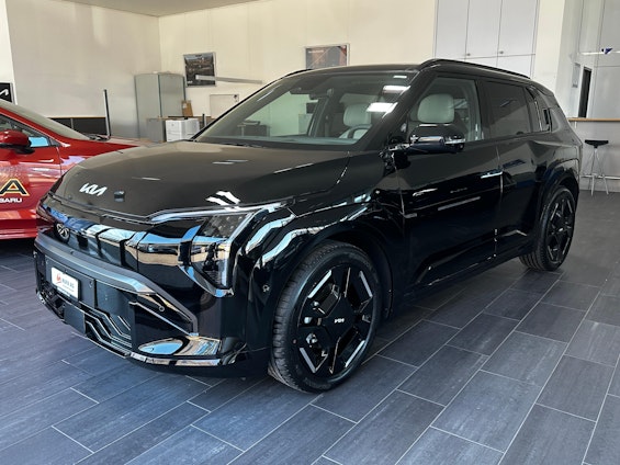 First vehicle image First vehicle image