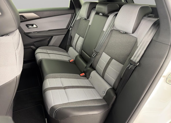 Vehicle image 6 Vehicle image 6