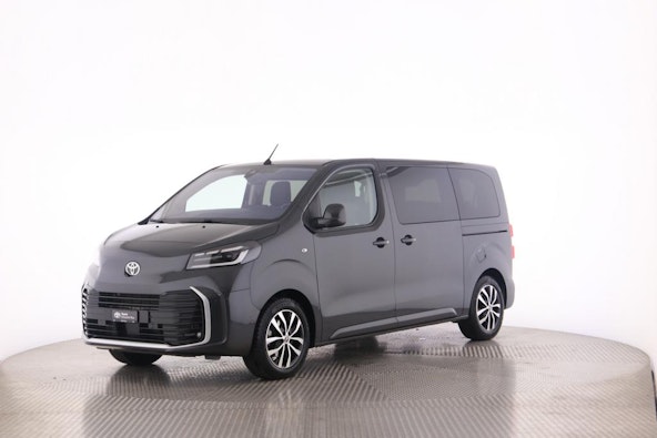 First vehicle image