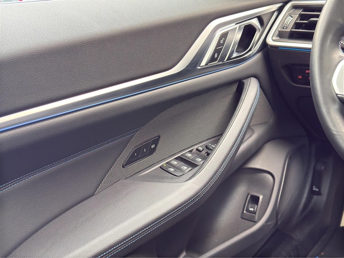 Vehicle image BMW i4