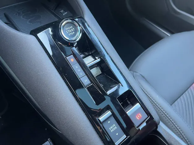 Alfa Romeo Junior 1.2 Ibrida Speciale Tech Sky