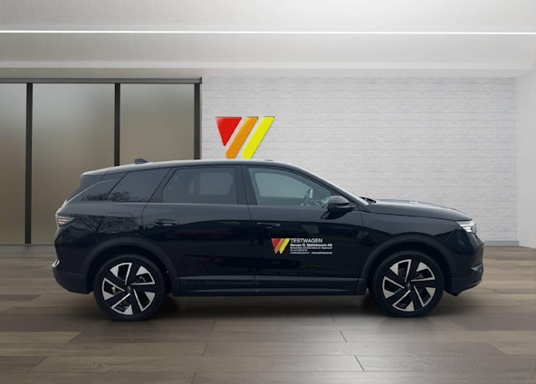 First vehicle image First vehicle image