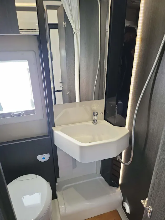 Ford Transit Roller Team Kronos 285 TL für 5 Personen