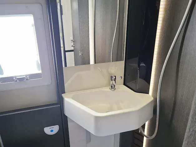 Ford Transit Roller Team Kronos 285 TL für 5 Personen