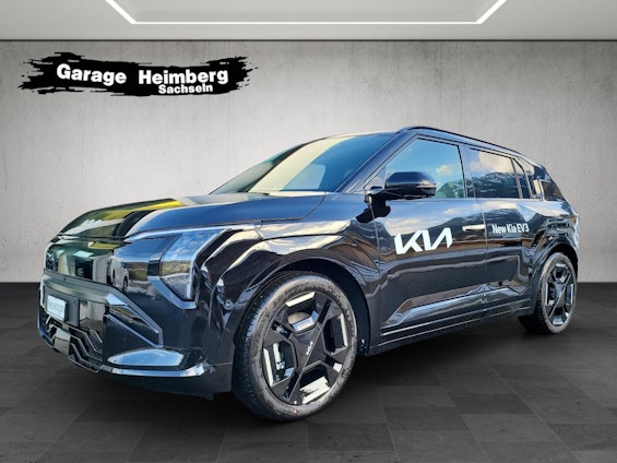 First vehicle image