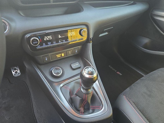 Vehicle image 13 Vehicle image 13