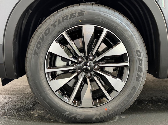 Vehicle image MITSUBISHI OUTLANDER