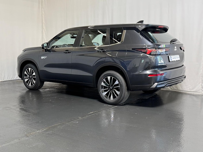 Vehicle image MITSUBISHI OUTLANDER