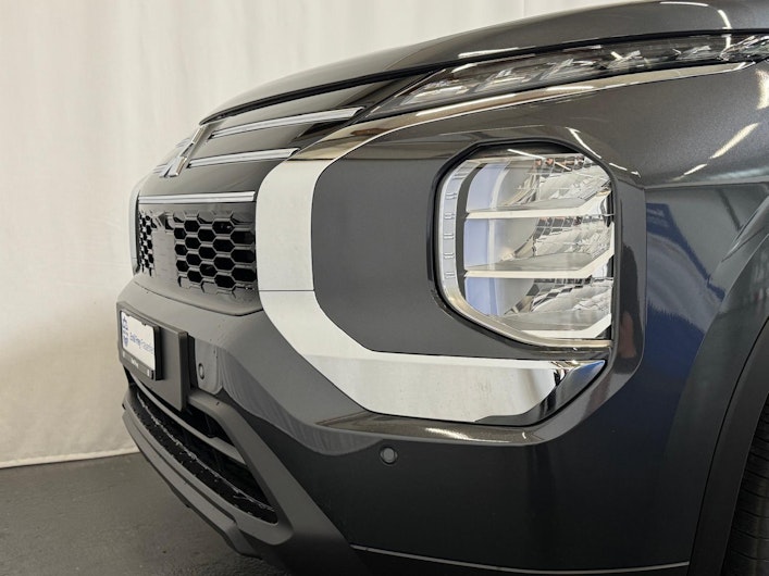 Vehicle image MITSUBISHI OUTLANDER