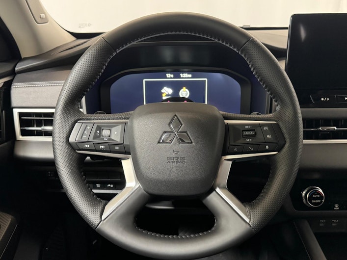 Vehicle image MITSUBISHI OUTLANDER