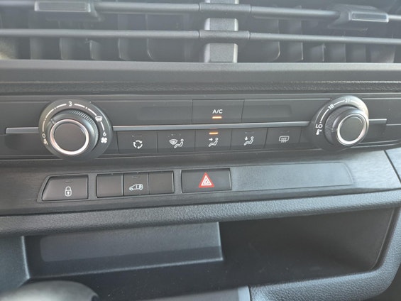 Vehicle image 18 Vehicle image 18