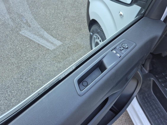 Vehicle image 9 Vehicle image 9