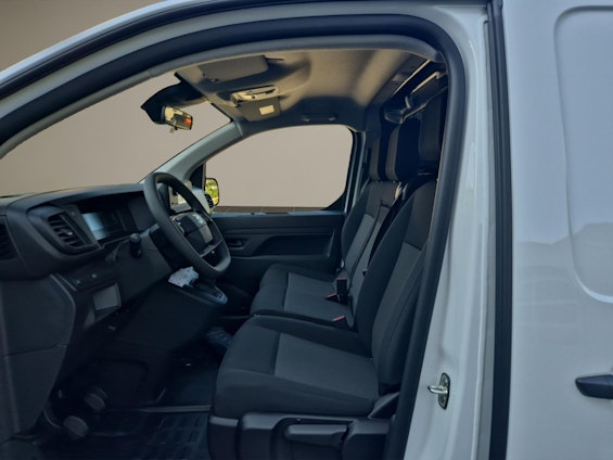 Vehicle image 8 Vehicle image 8