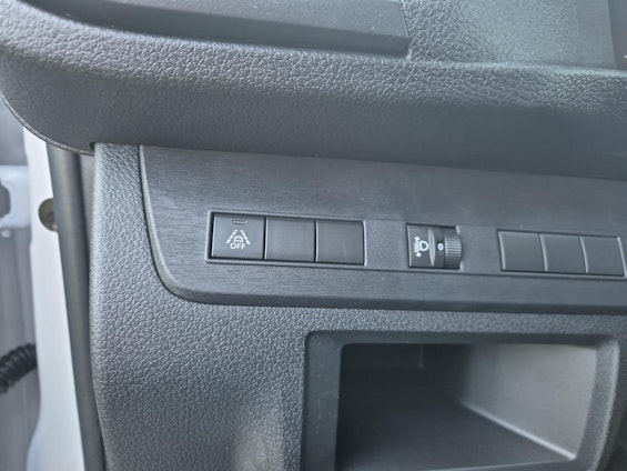 Vehicle image 17 Vehicle image 17