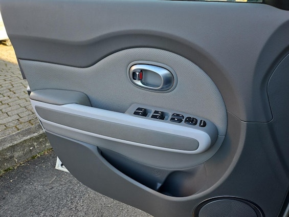 Vehicle image 13 Vehicle image 13