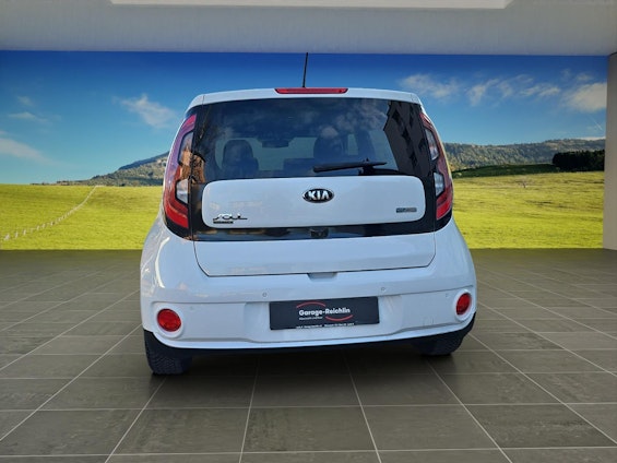 Vehicle image 3 Vehicle image 3