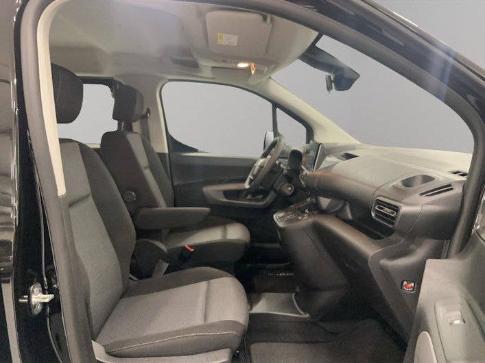 Vehicle image TOYOTA PROACE CITY VERSO
