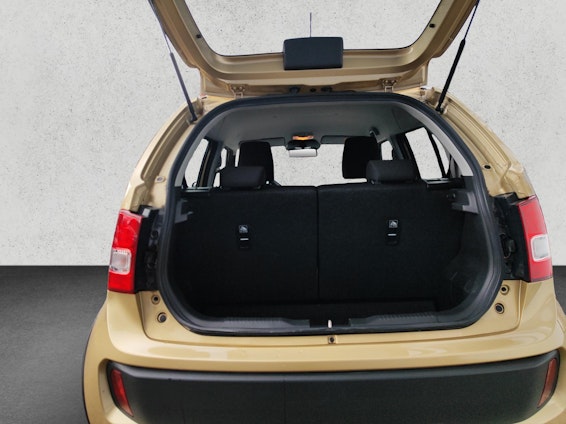 Vehicle image 18