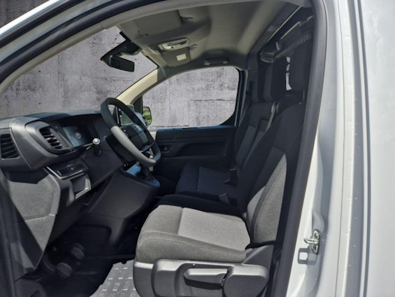 Vehicle image 8 Vehicle image 8