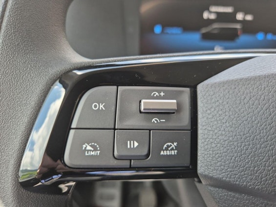 Vehicle image 38 Vehicle image 38