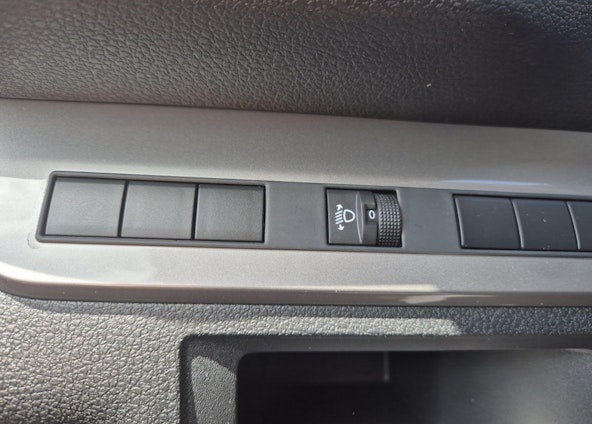 Vehicle image 17 Vehicle image 17