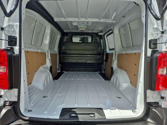 Vehicle image 14 Vehicle image 14