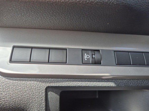 Vehicle image 37 Vehicle image 37