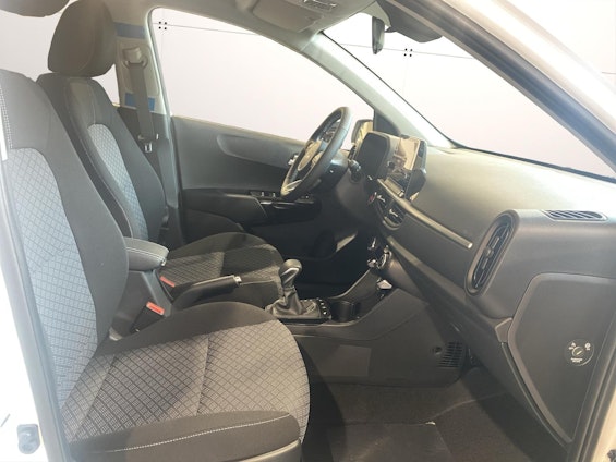 Vehicle image 9 Vehicle image 9