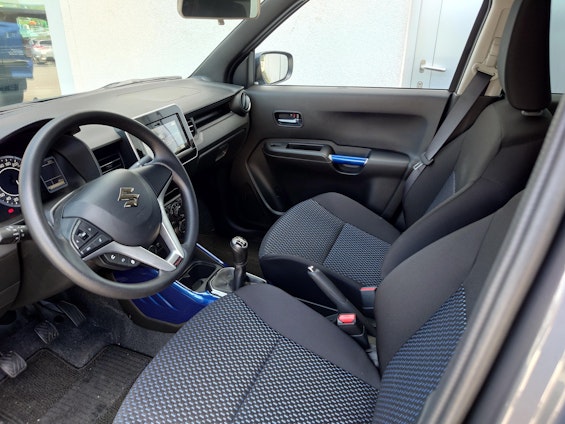 Vehicle image 6