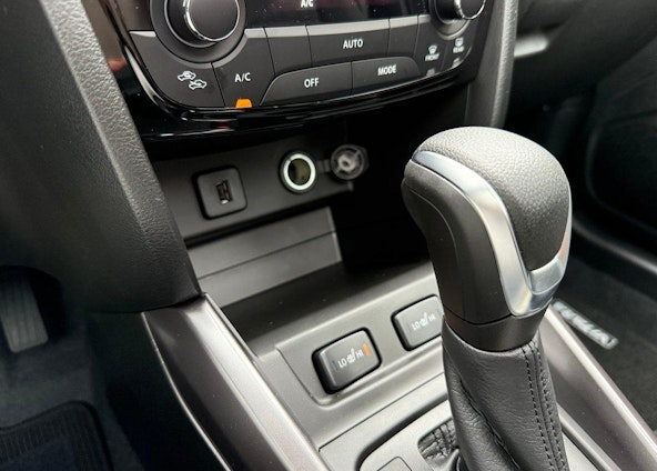 Vehicle image 15 Vehicle image 15