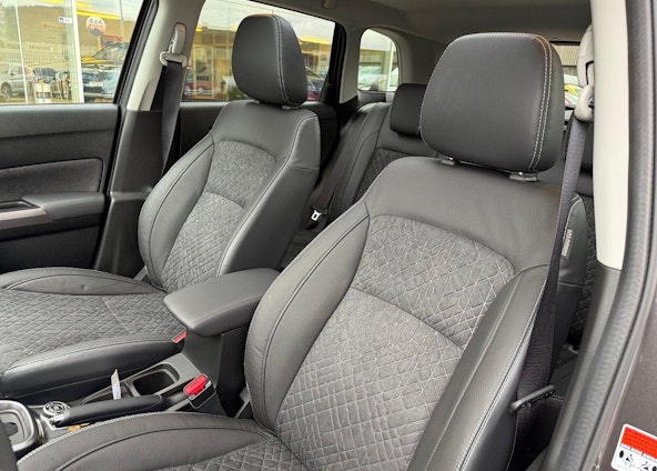 Vehicle image 8 Vehicle image 8