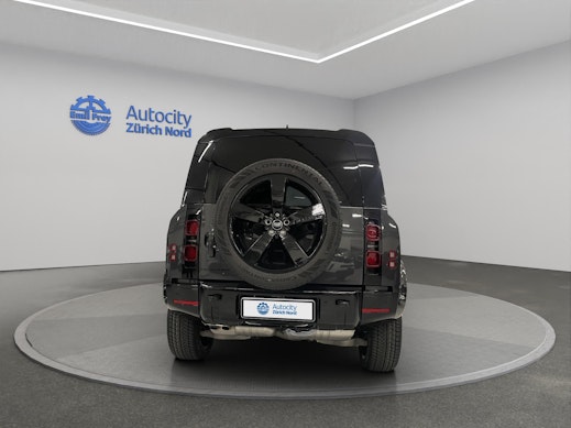 LAND ROVER Defender 110 3.0 D I6 300 X-Dynamic HSE 2