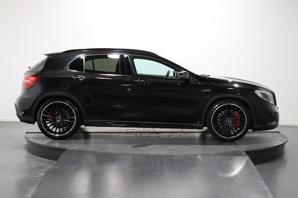 MERCEDES-BENZ GLA 45 AMG 4m 2