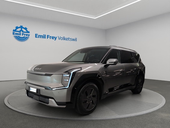 First vehicle image First vehicle image