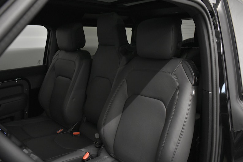 Vehicle image LAND ROVER DEFENDER