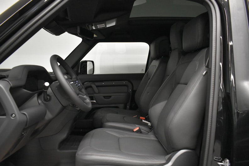 Vehicle image LAND ROVER DEFENDER