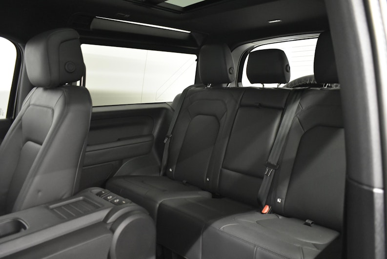 Vehicle image LAND ROVER DEFENDER