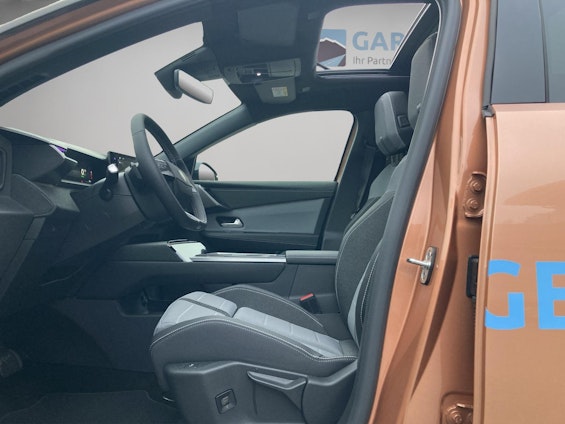 Vehicle image 8 Vehicle image 8