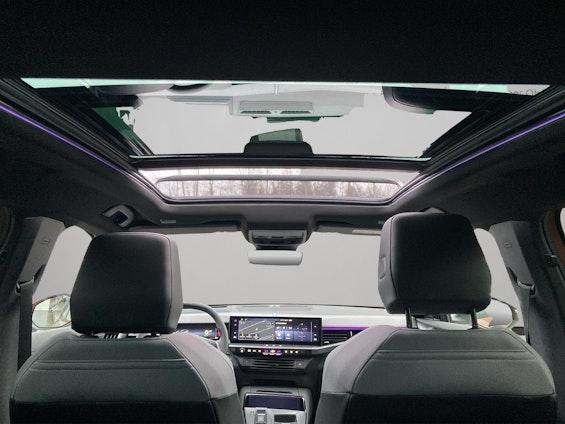 Vehicle image 16 Vehicle image 16