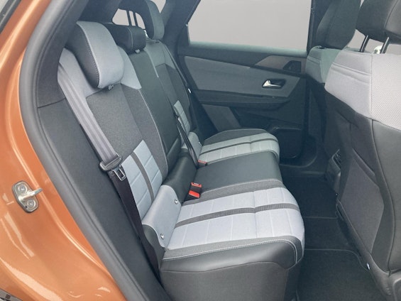 Vehicle image 32 Vehicle image 32