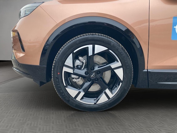 Vehicle image 38 Vehicle image 38