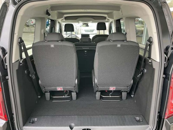 Vehicle image 13 Vehicle image 13