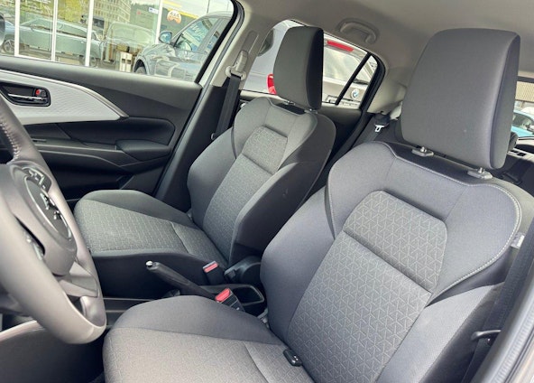 Vehicle image 8 Vehicle image 8